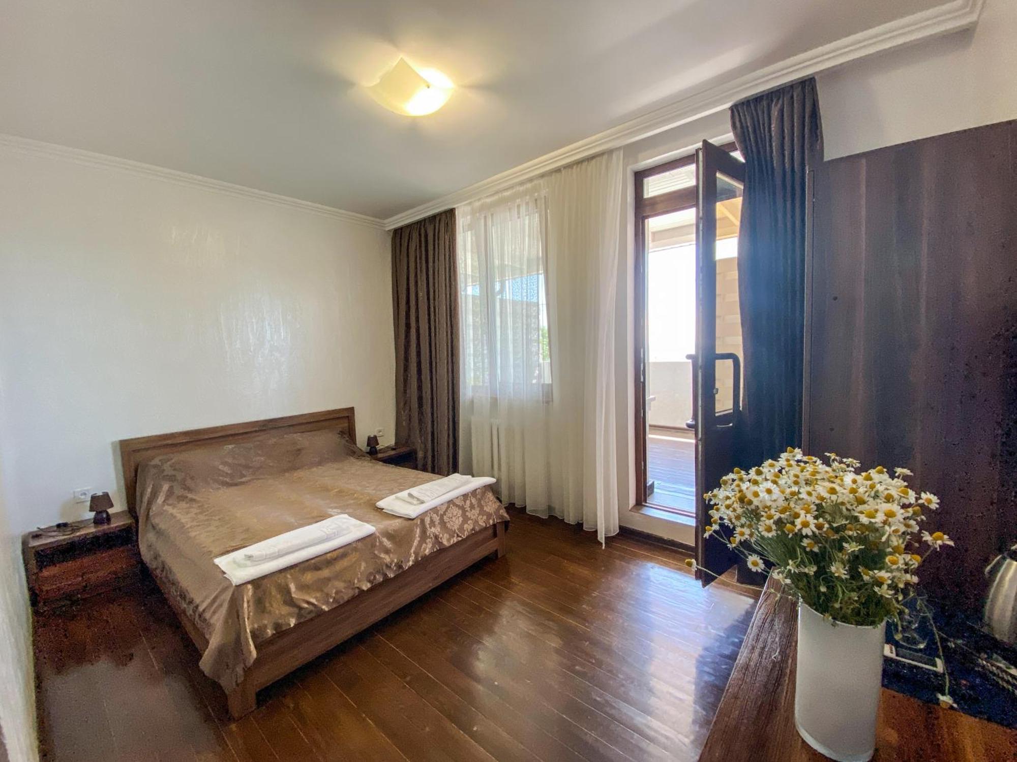Shpinat Hotel Odesa Exterior photo